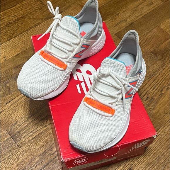 New Balance training shoes - Picture 2 of 4